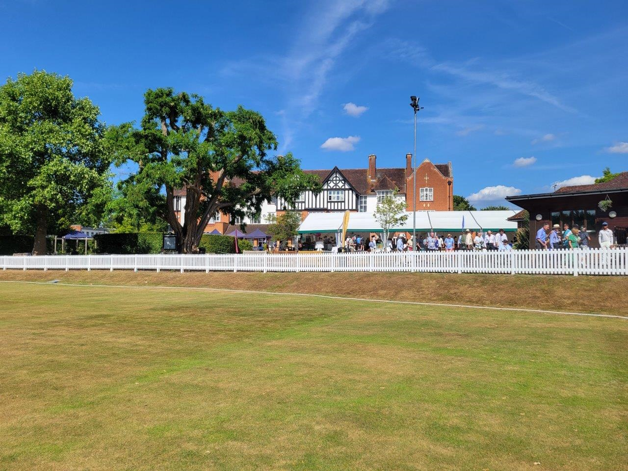 Marquee far
